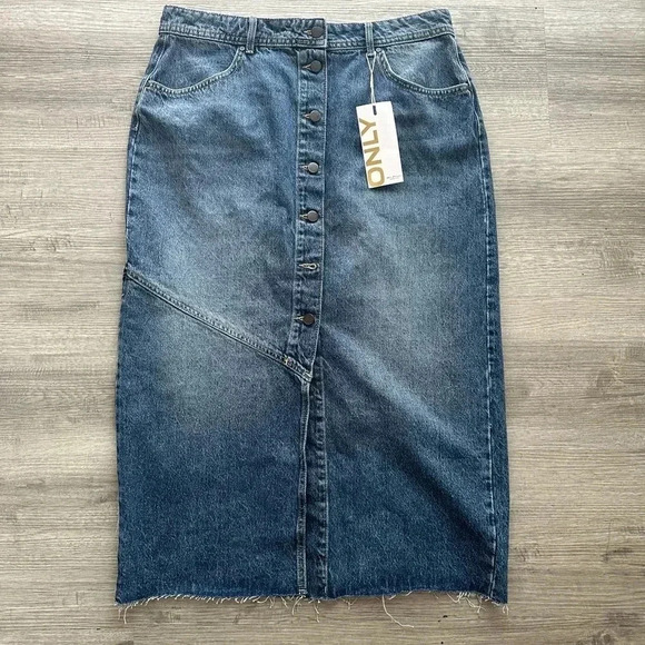 ONLSHEENA MW LONG DNM SKIRT
PTT XL - Picture 3 of 7